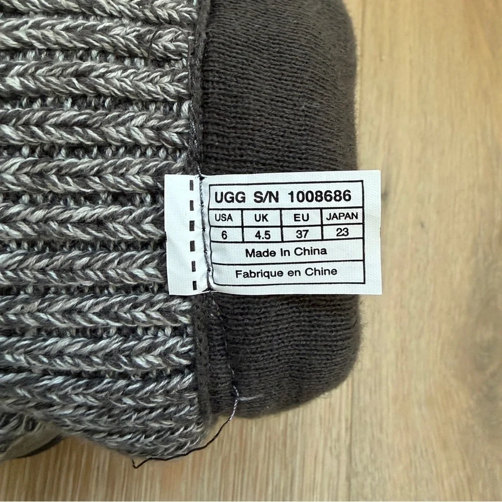 New without box Woman's Mahalya Grey Lace Up Cardi Cable Knit Uggs US Size 6